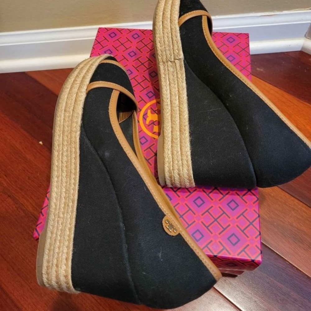 Sandals - Picture 7 of 10